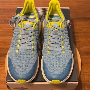 New in the box mens rabbit dream chaser athletic size 9.5 medium